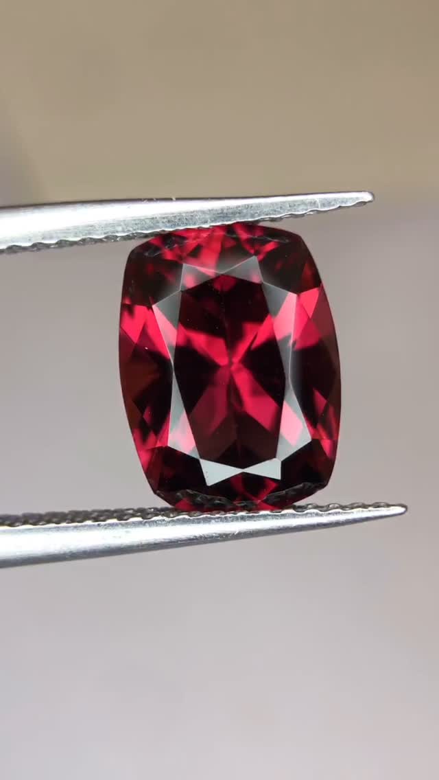 Raspberry Garnet 3.60 ct