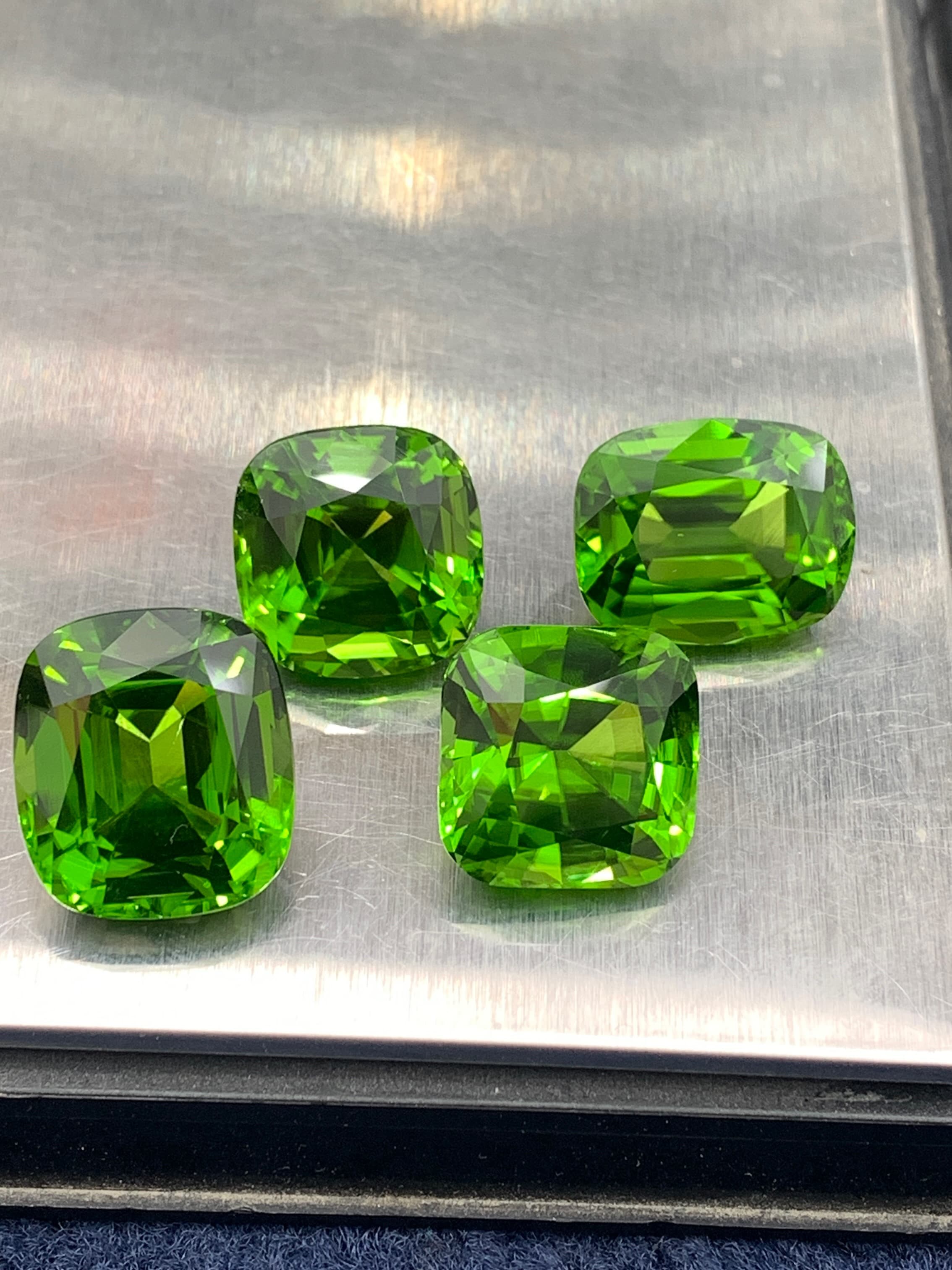 Peridot 114.90 ct