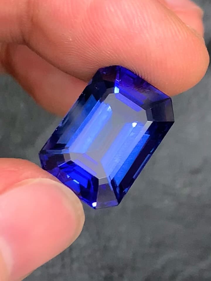 Tanzanite 22.90 ct