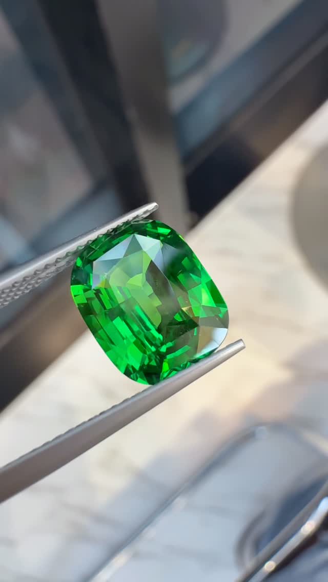 tsavorite 4.54 ct