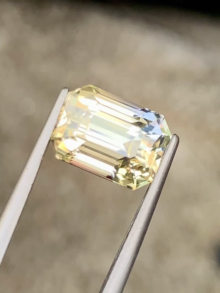 bi-color sapphire 5.01 ct