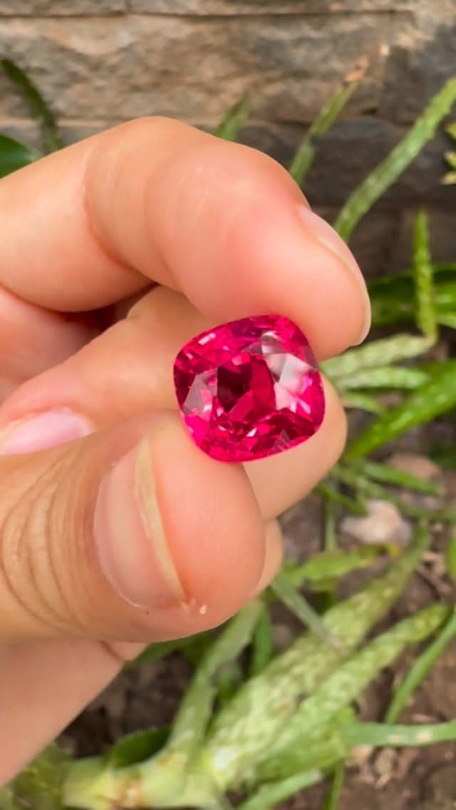 red spinel 5.60 ct