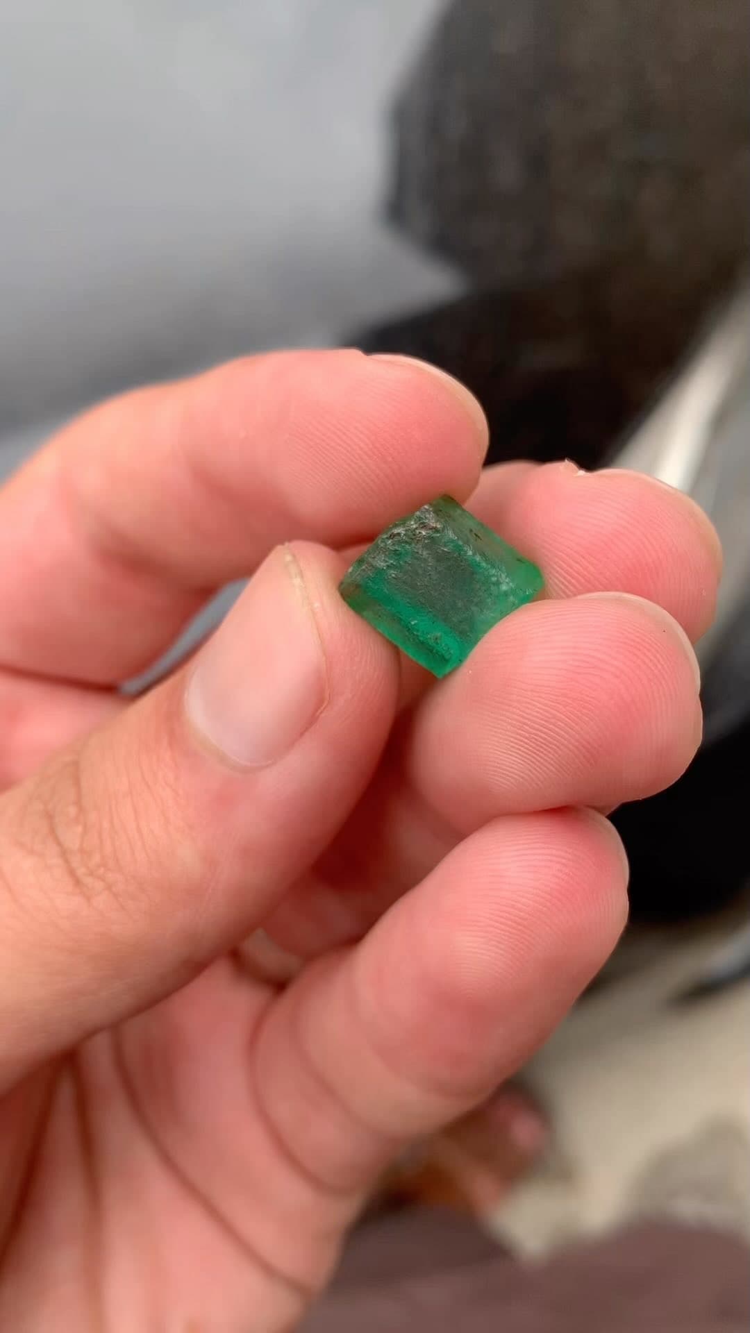 Emerald 6.90 ct