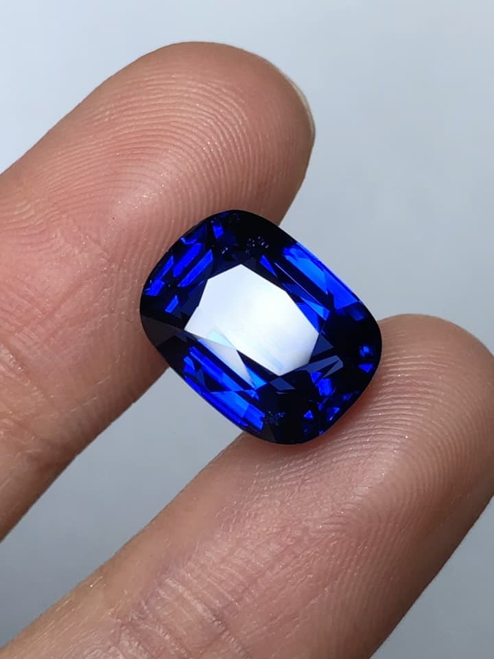 Royal Blue Sapphire 10.10 ct