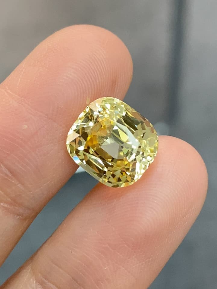 Yellow sapphire 6.61 ct