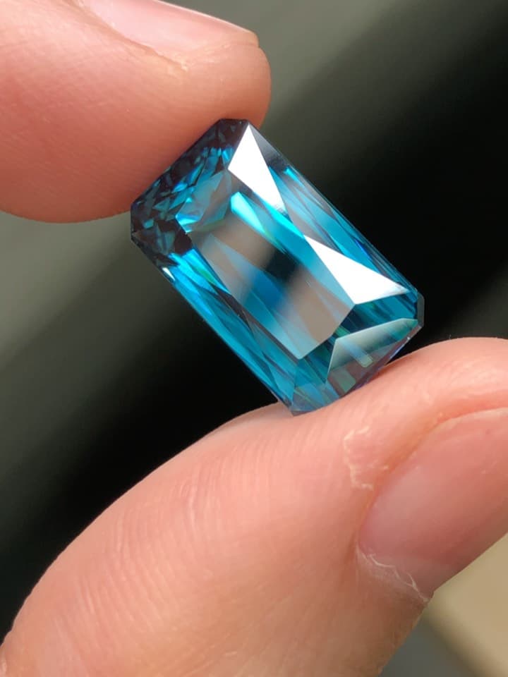 Blue Zircon 15.27 ct