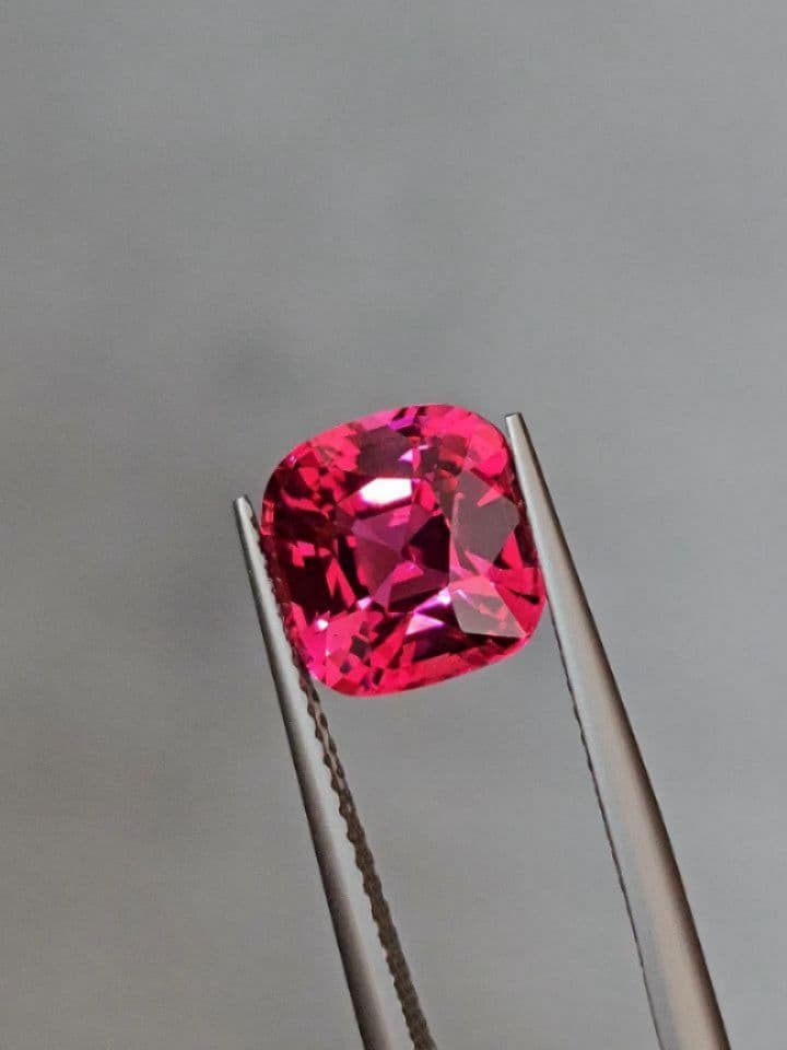 red spinel 4.11 ct