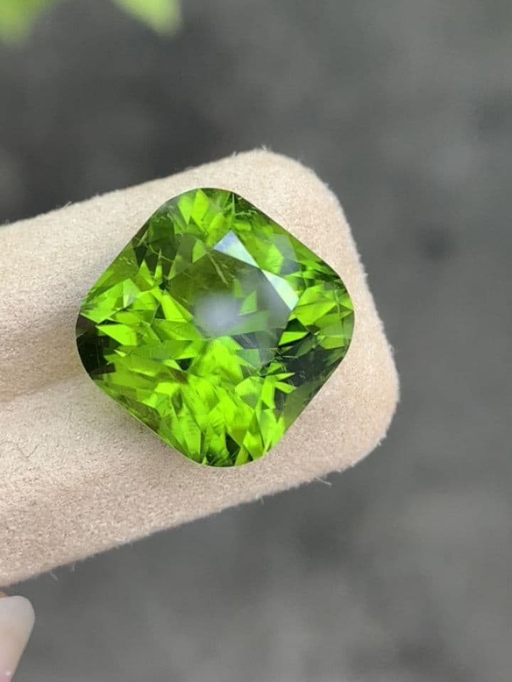Peridot 14.00 ct