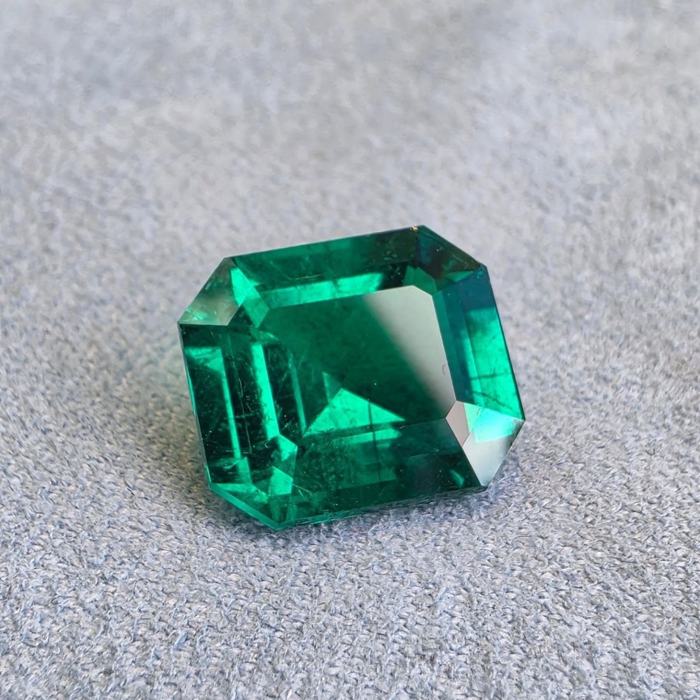 Emerald 8.88 ct