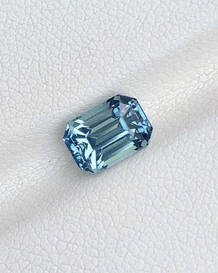 Sapphire 2.09 ct