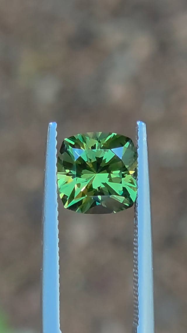 Parti Sapphire 2.78 ct