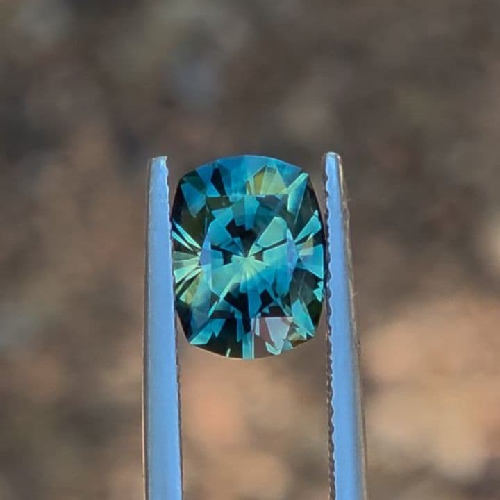 Parti Sapphire 3.70 ct