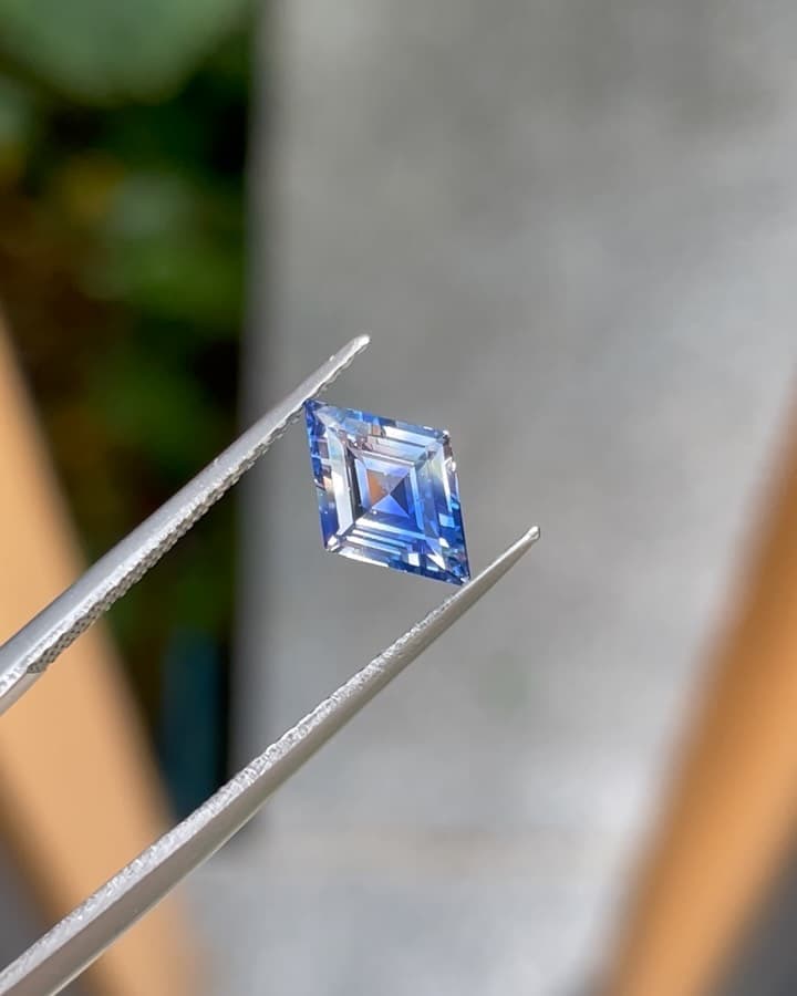 Bi-color Blue Sapphire 1.05 ct