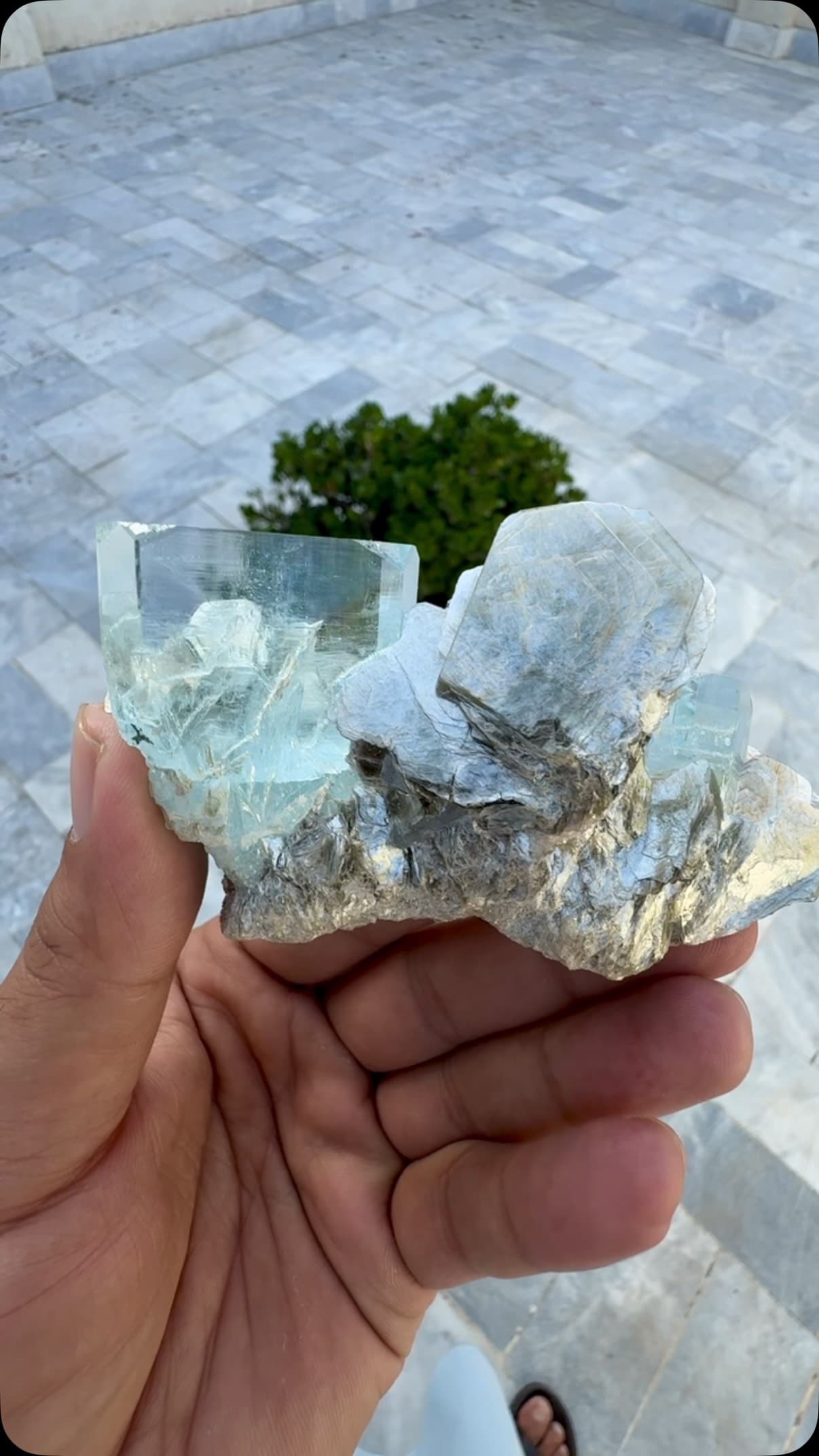 Aquamarine with Muscovite 0.00 ct