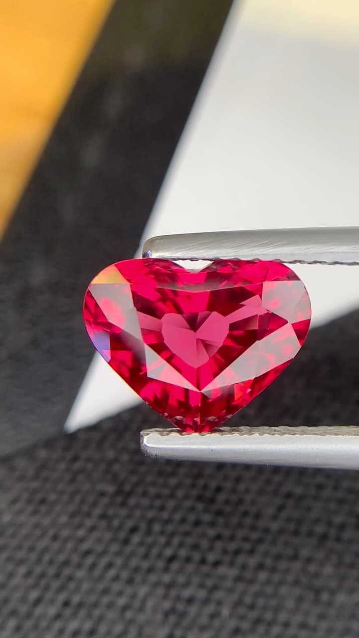 red spinel 0.00 ct