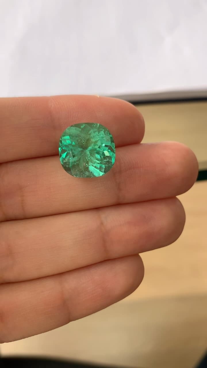 Emerald 8.64 ct