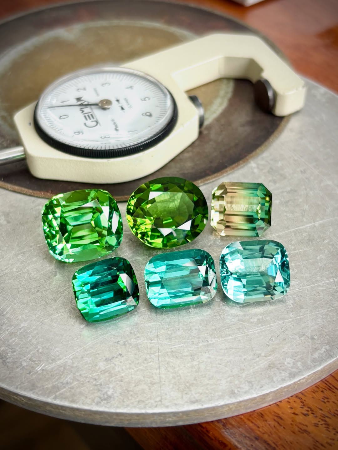 Bicolor 111.03 ct