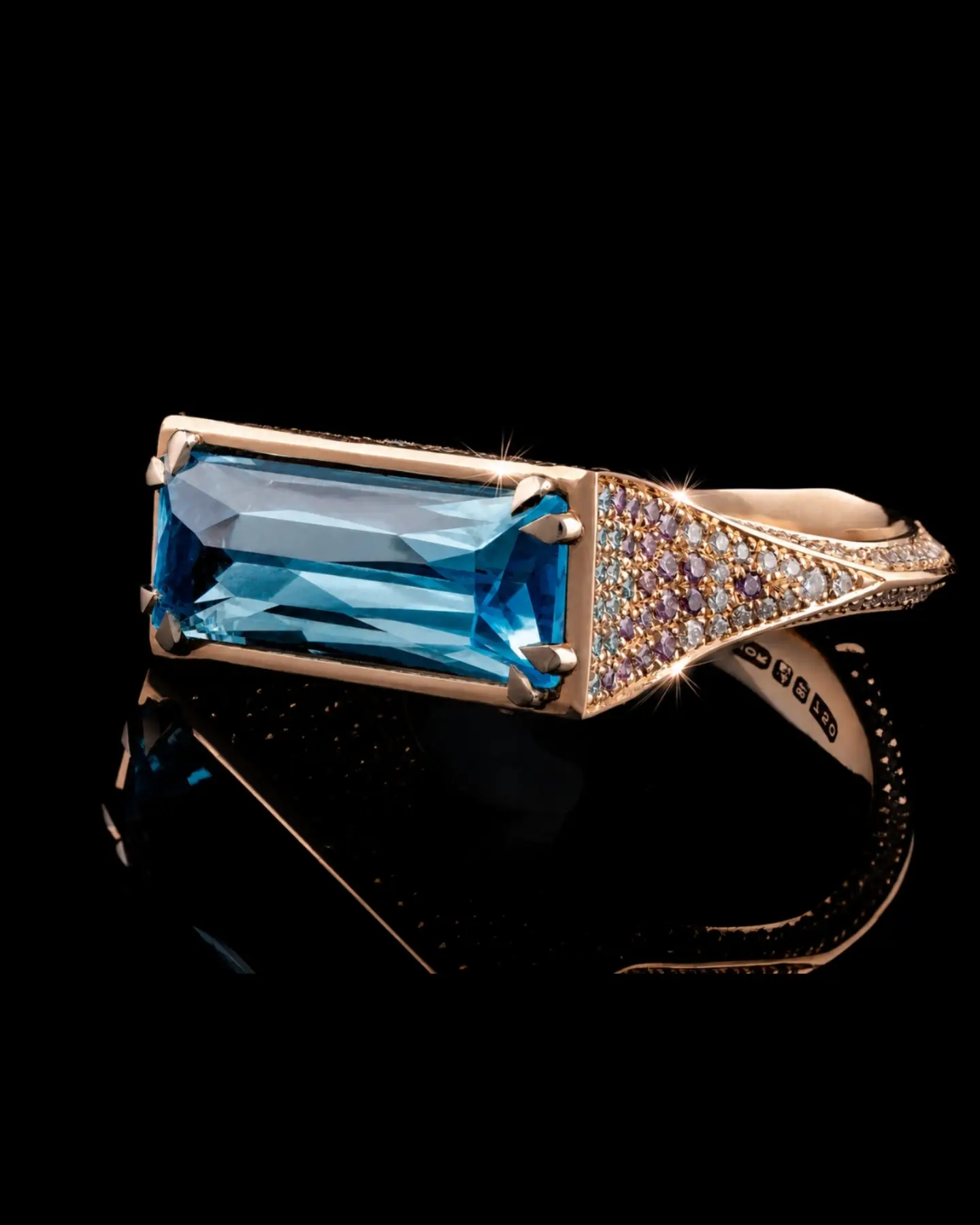 Léaslíne Horizon Rose Gold Blue Topaz Ring