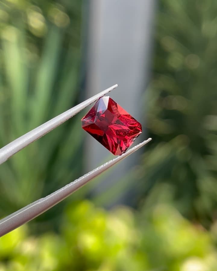 Rhodolite 2.37 ct