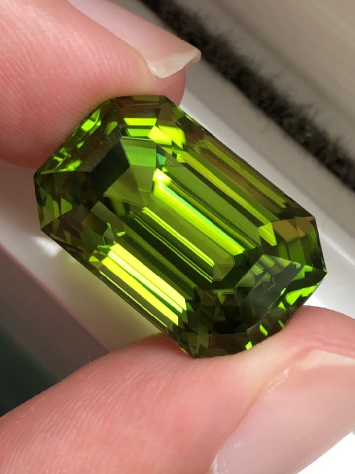 Peridot 23.53 ct