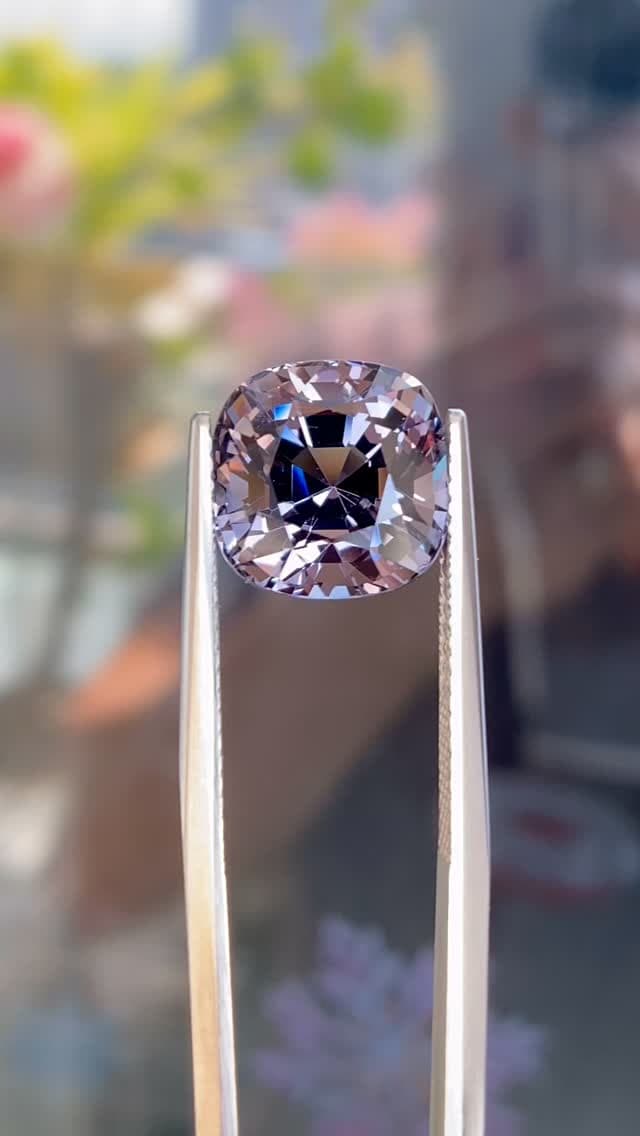 metallic grey 6.81 ct