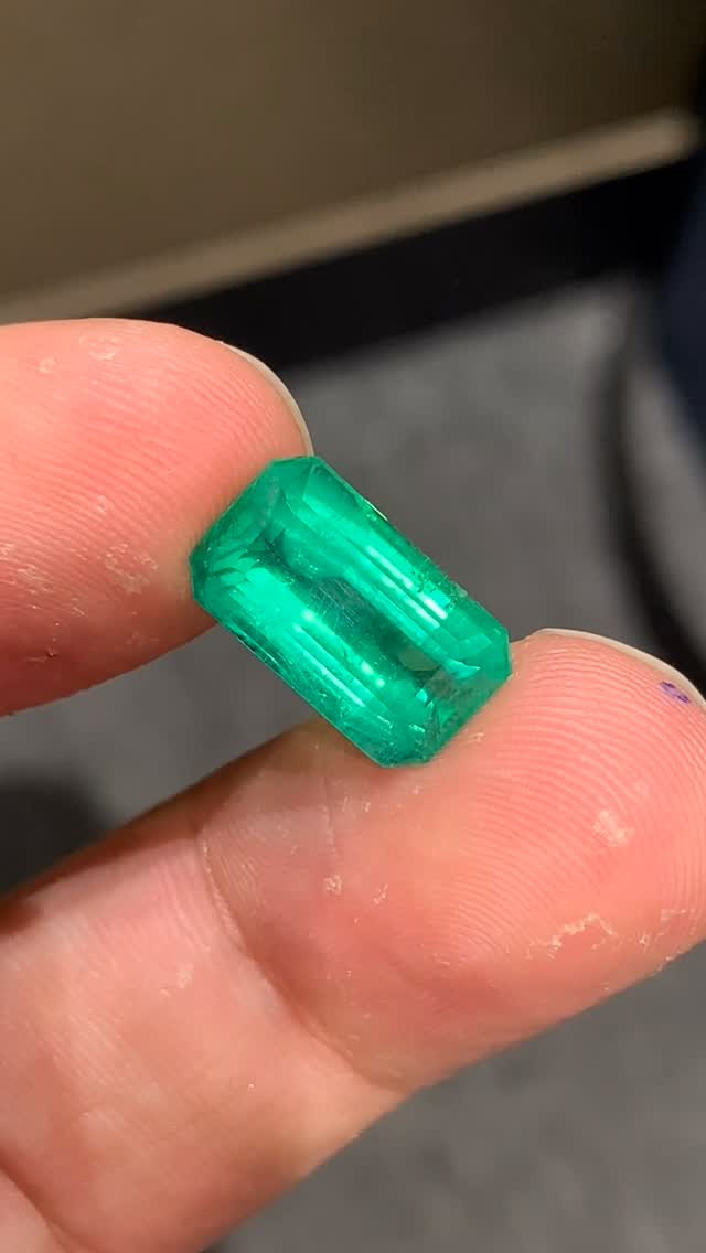 Emerald 5.57 ct