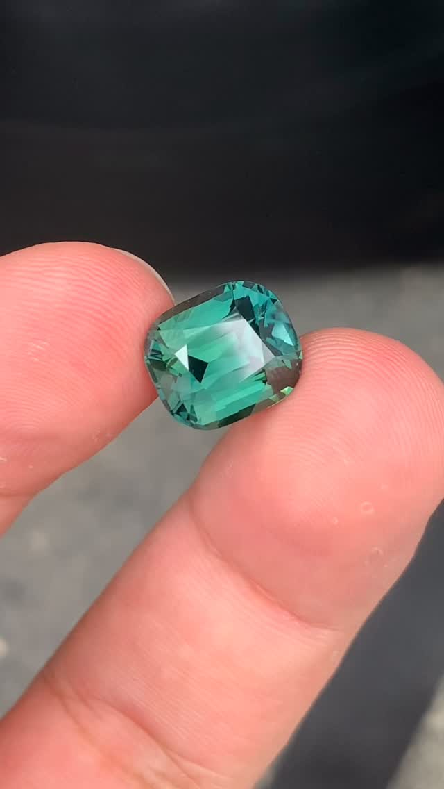 Teal Sapphire 8.01 ct