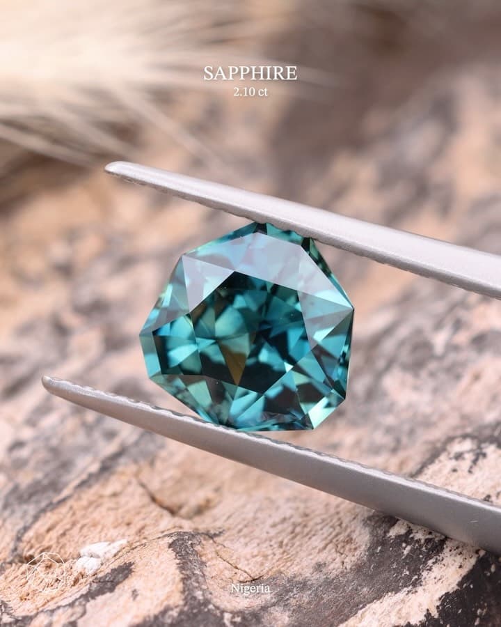 Sapphire 2.10 ct