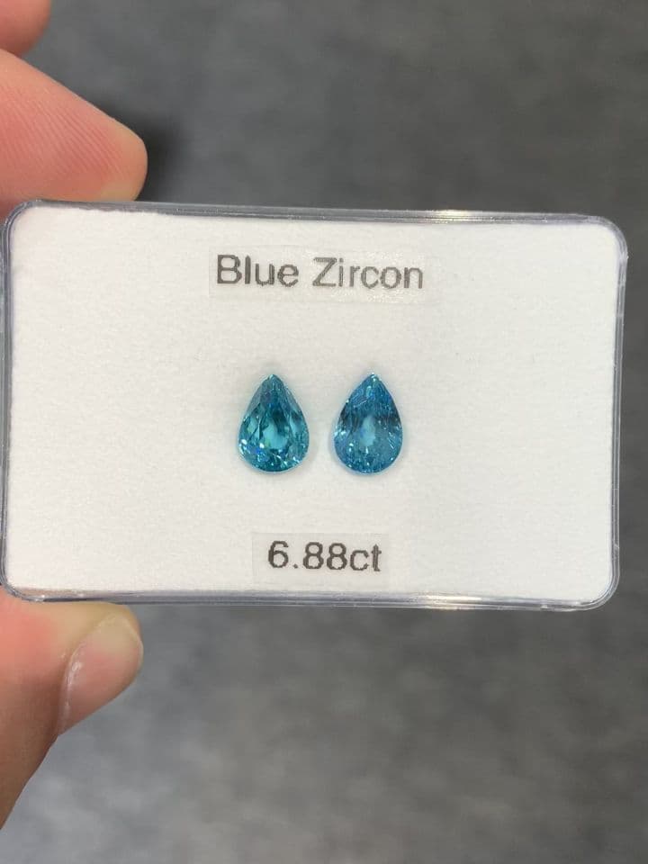 Blue Zircon 6.88 ct