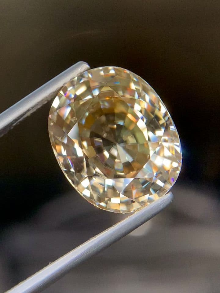 Zircon 17.97 ct
